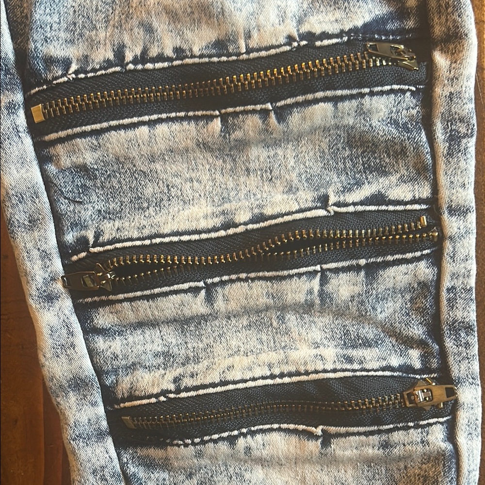 Multi Zipper Acidwash Jeans - Size 9 - Picture 8 of 9